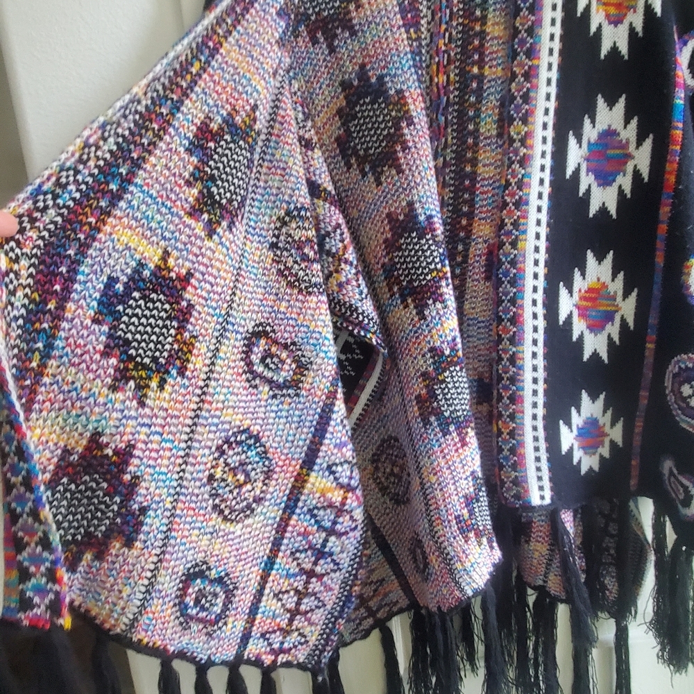 Aztec print shawl - Picture 2 of 5